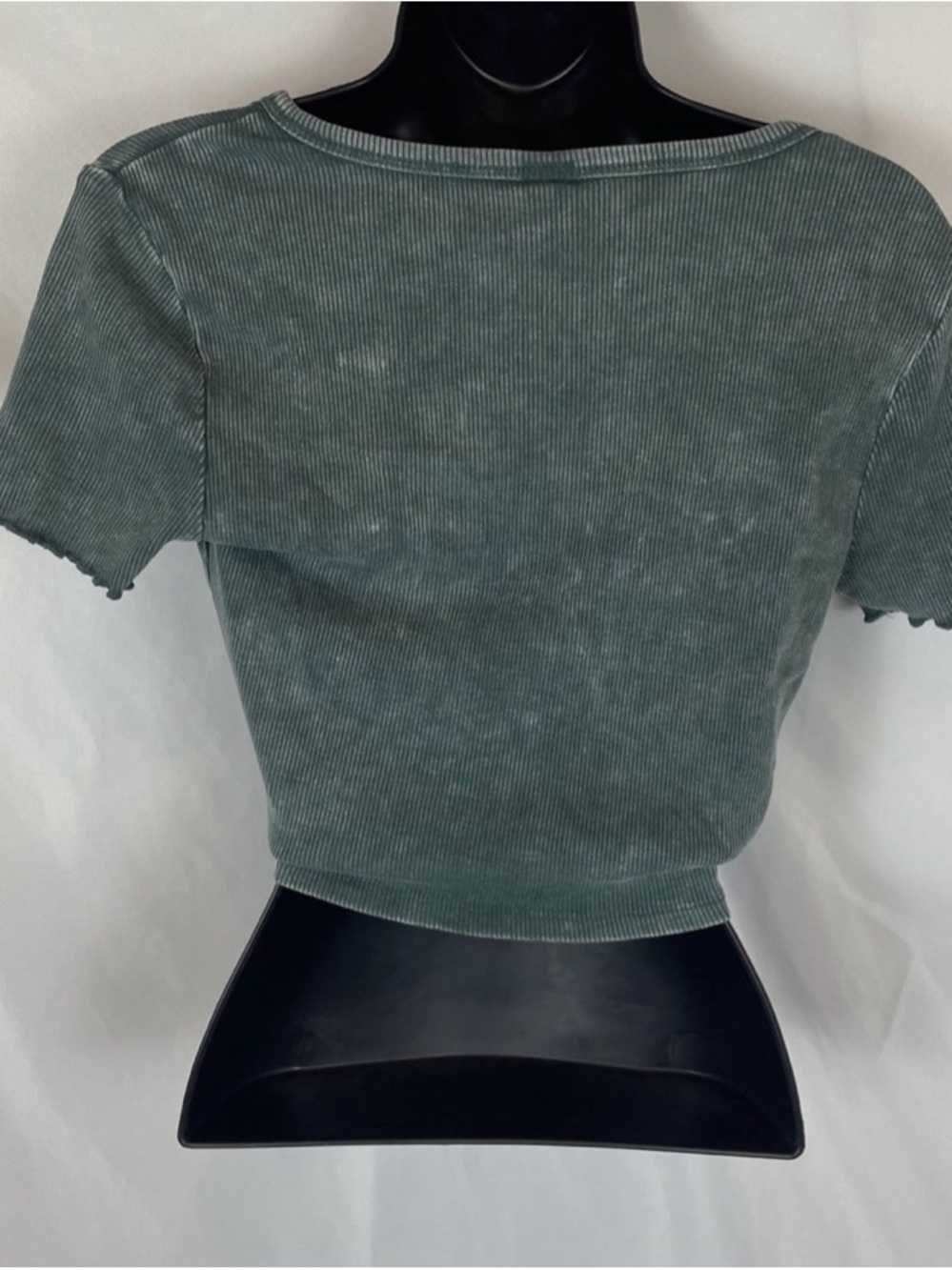 Knot-Front Ribbed Crop Top - Green - Picture 2 of 4